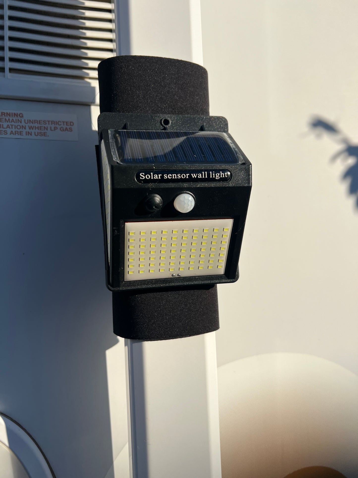 SUPER BRIGHT (140 LED’s) SOLAR POWERED SECURITY LIGHT
