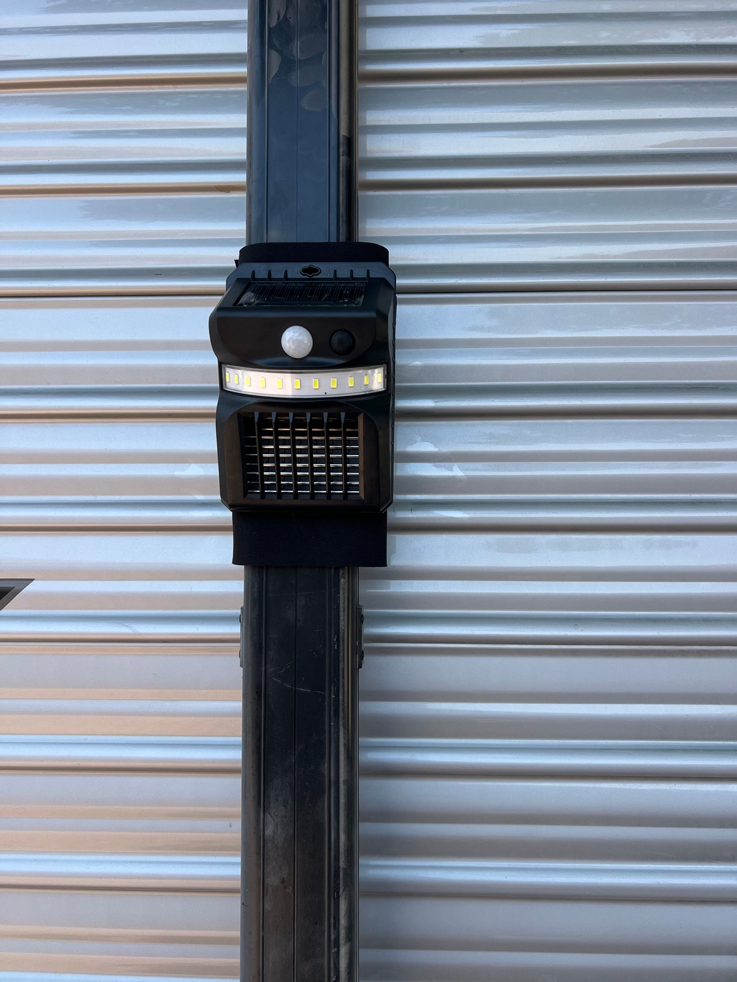 SOLAR POWERED CARAVAN/RV LIGHT/MOZZIE/ZAPPER ATTACHES TO AWNING STRAP PREVENTS ACCIDENTAL AWNING OPENING IN TRANSIT.