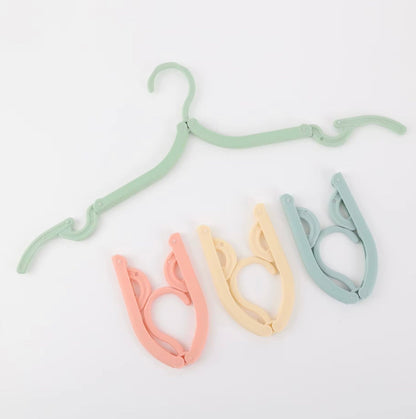 FOLDING CLOTHES HANGERS INCORPORATING CLOTHES PEGS