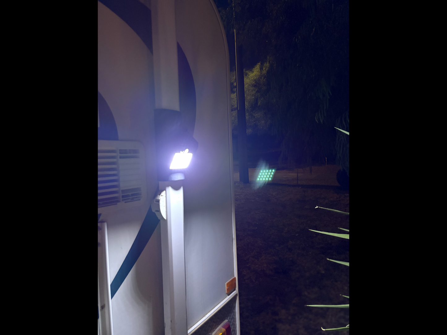 AWNING STRAP WITH BUILT IN SOLAR POWERED SUPER BRIGHT LIGHT